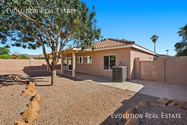 Building Photo - 3130 S 81st St