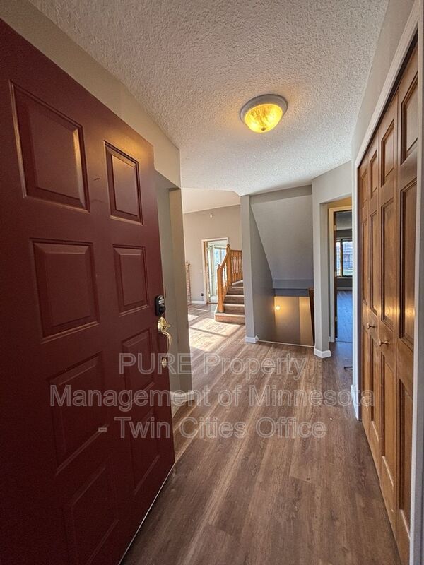 Building Photo - 645 Sullivan Dr NE