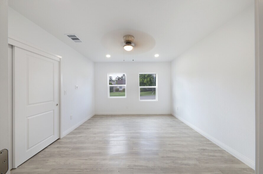 Building Photo - 501 Magnolia Ave