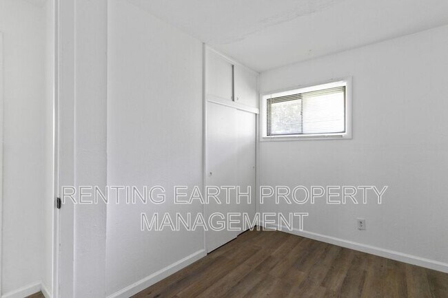 Building Photo - 9835 Winkler Dr