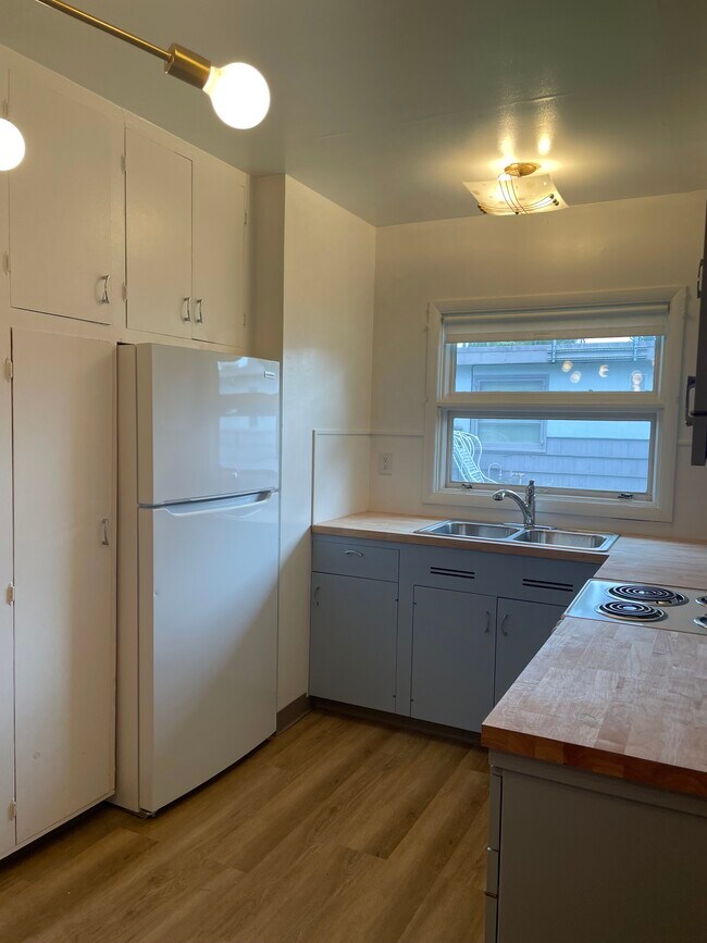 Building Photo - 2225 Romig Plz
