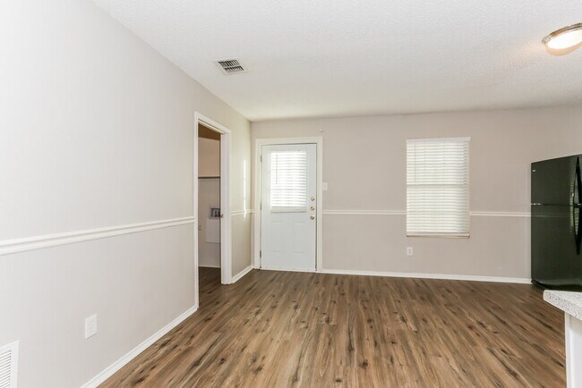 Building Photo - 918 Anvil Creek Dr