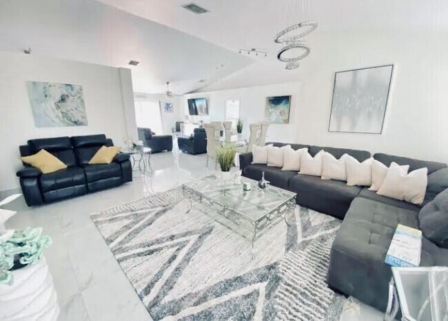 Building Photo - 2728 Nelson Dr