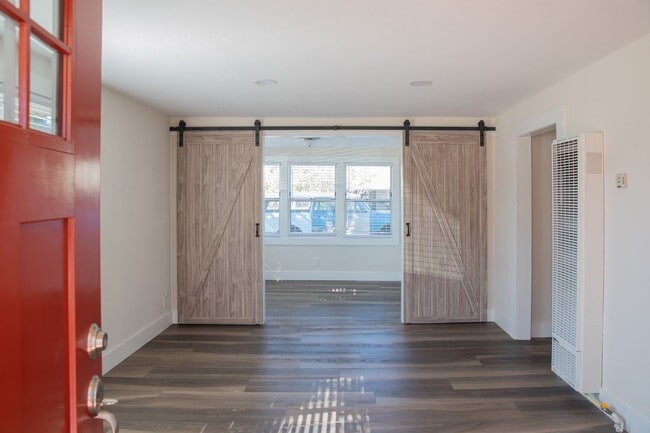 Building Photo - Refinished 3 Bedroom Seaside Cutie - Available July 1st 2026