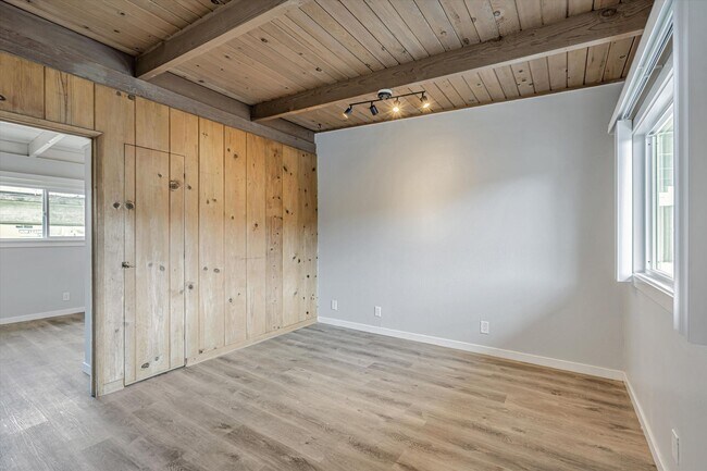 Building Photo - Beautifully Renovated 2BD/1BA Ground Floor Unit in Prime El Cerrito Location