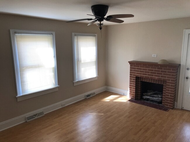 Building Photo - 902 Bringle Ferry Rd