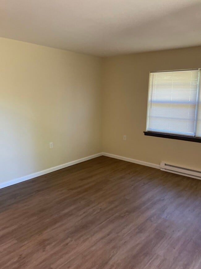 Building Photo - Deepwater Apartments