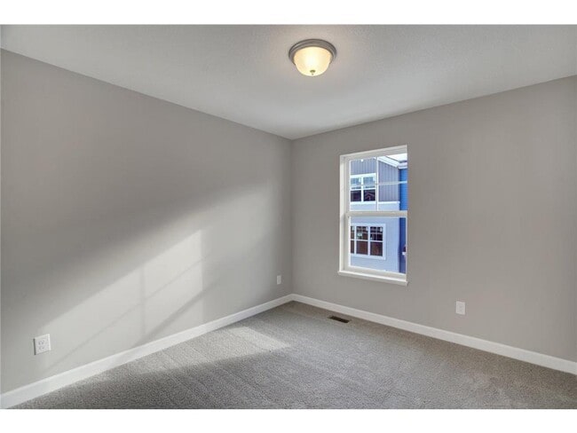 Building Photo - 855 Roselyn Dr