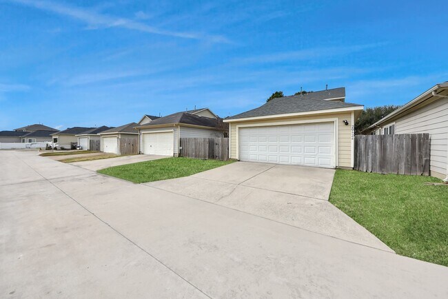 Building Photo - 20626 Sycamore Crest Ln