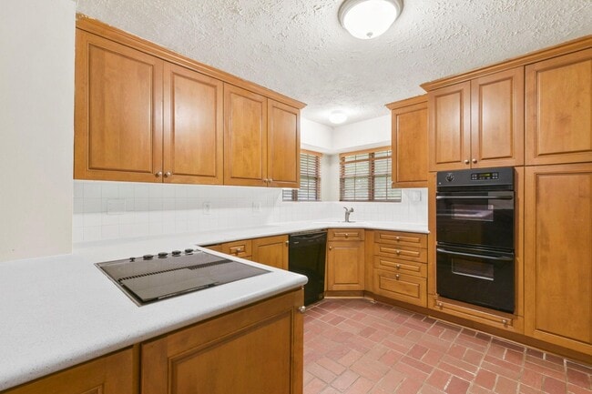 Building Photo - 3735 Pineleaf Dr