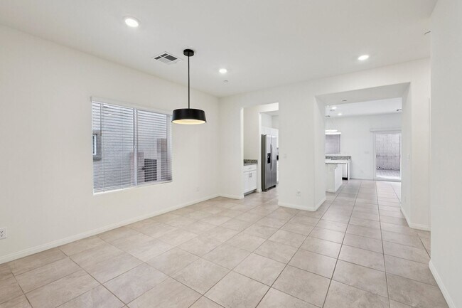 Building Photo - 10971 Meridian Flds Ave