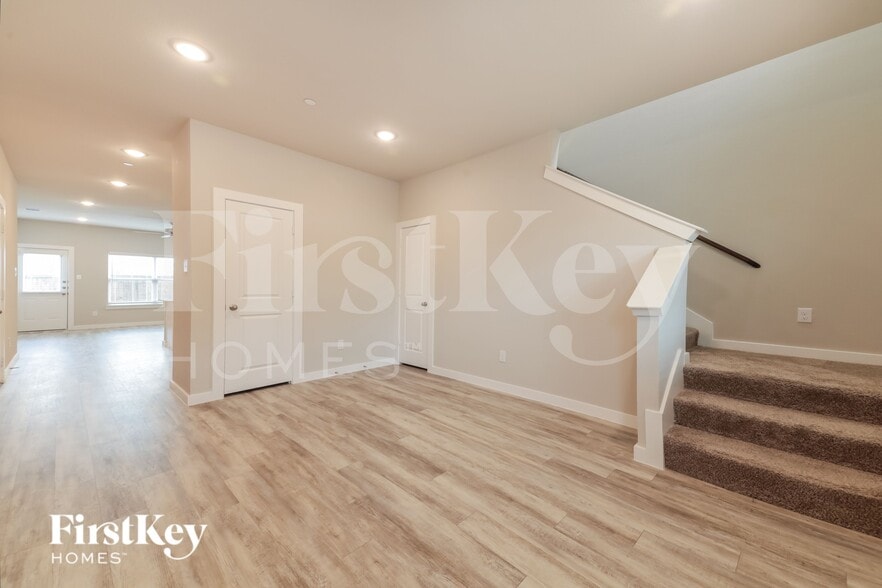 Building Photo - 321 Aveen Path