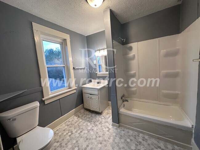 Building Photo - 1101 Chandler-