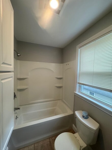 Building Photo - 103 Webster St