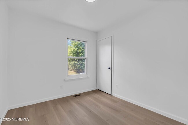 Building Photo - 944 Yellowbank Rd