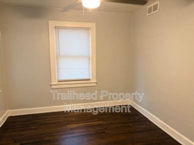 Building Photo - 2911 N Walnut St