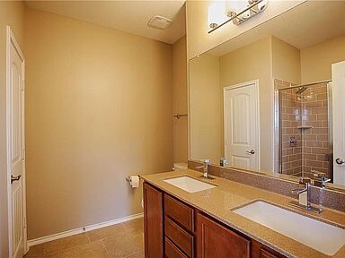 Master Bath - 1101 Amazon Lilly Cove