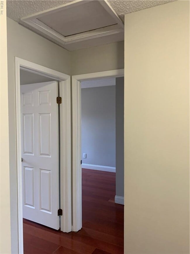 Building Photo - 1654 Jameson Dr