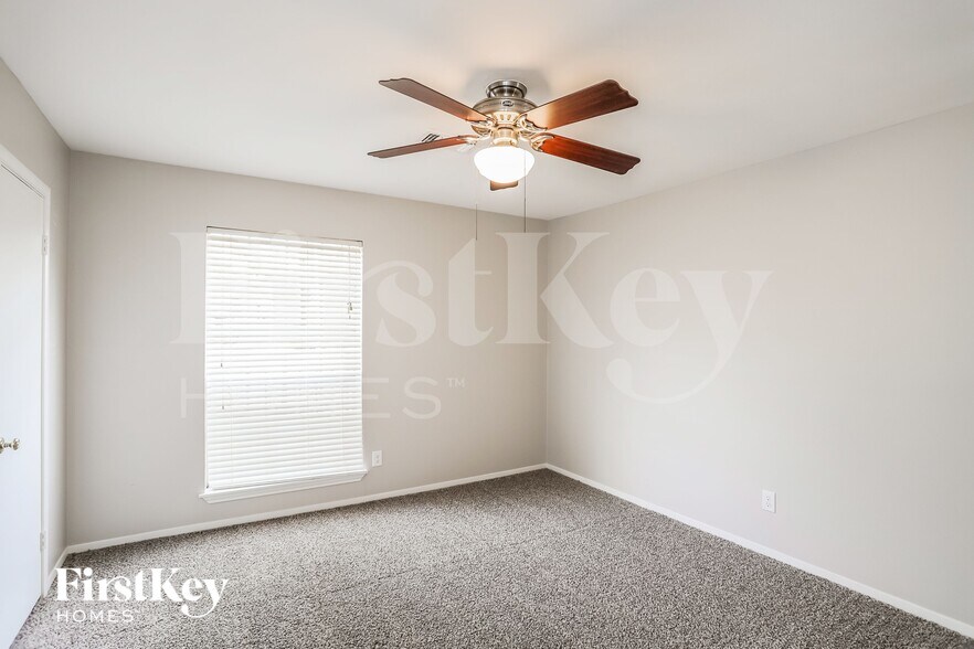 Building Photo - 13914 Duncannon Dr