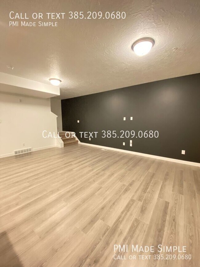 Building Photo - Clear and Bright, Newer Townhome in Rivert...