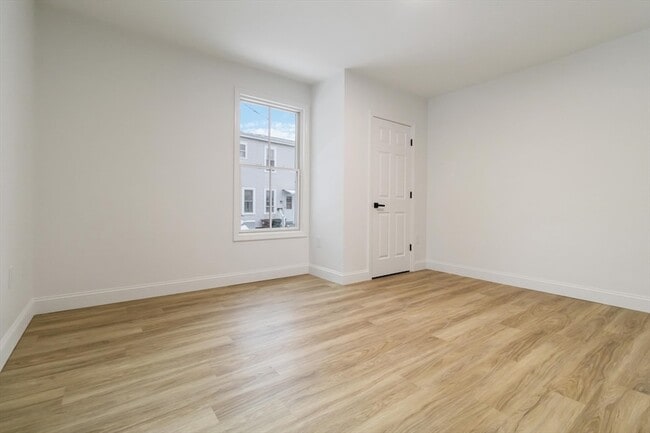 Building Photo - 2 Elmwood St