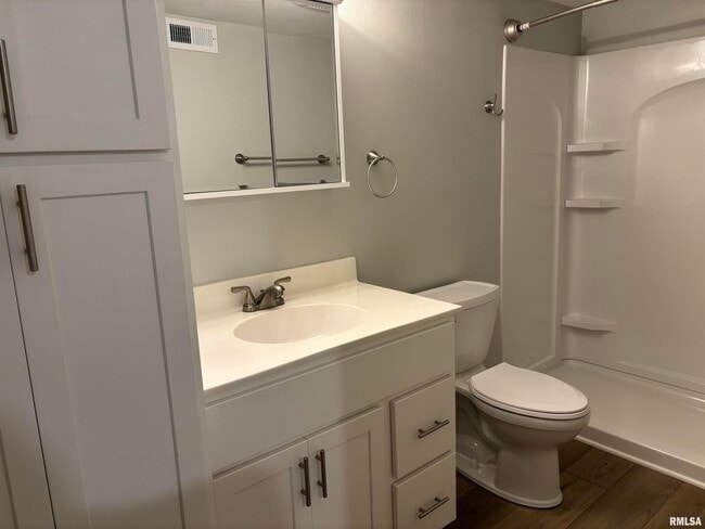 Building Photo - 1646 W 42nd St