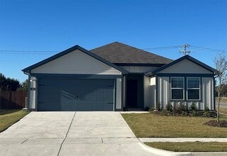 Building Photo - 3600 Skylane Ave