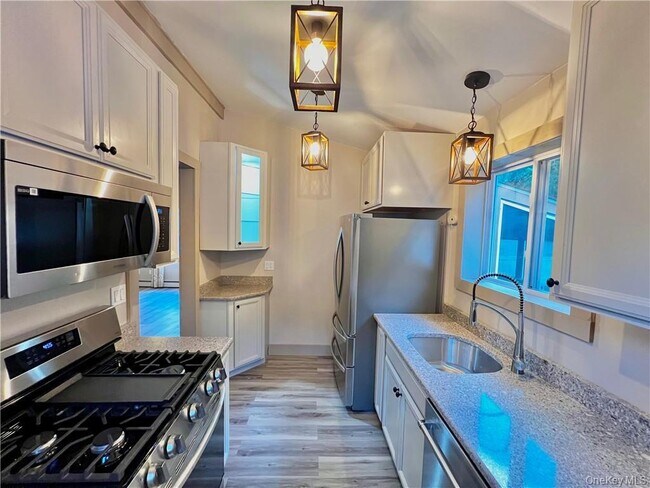 Building Photo - 23 Richard St