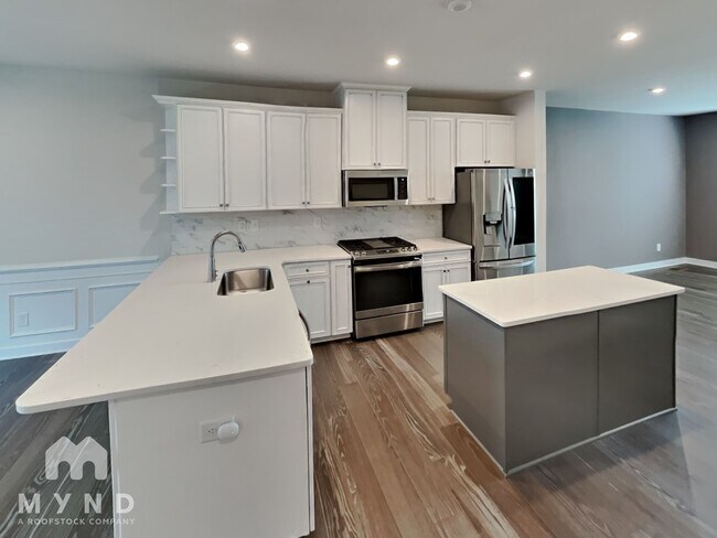 Building Photo - 432 W Tremont Ave