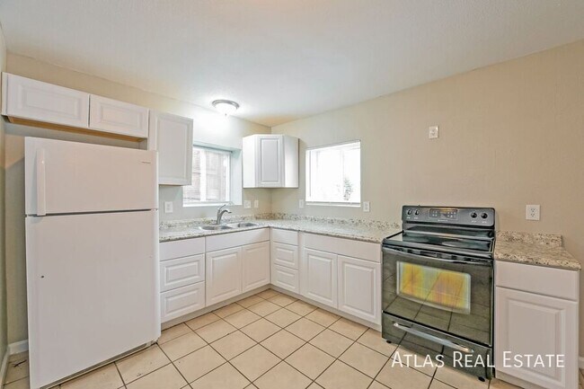 Building Photo - 4650 Vine St