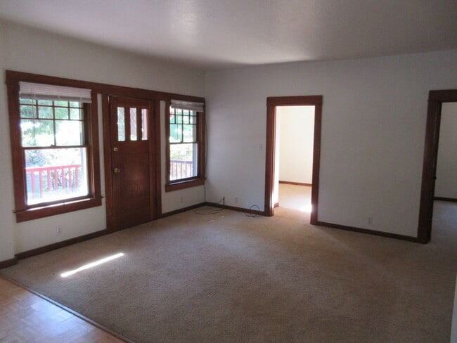 Building Photo - Charming Two Bedroom House by the Park