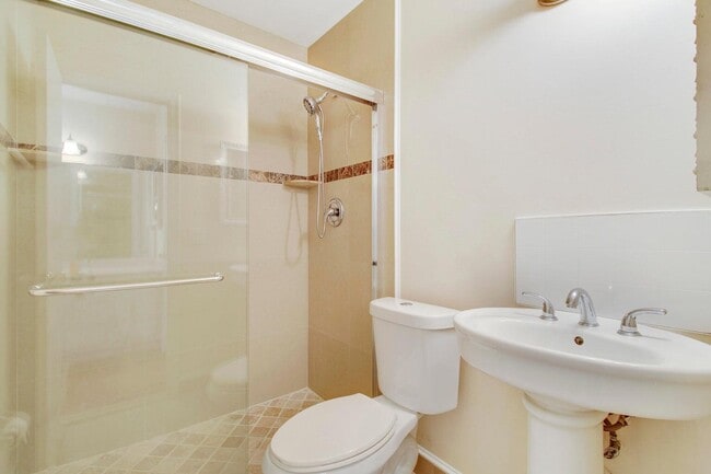 Building Photo - 2730 SW 13th St