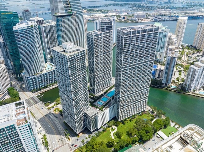 Building Photo - 495 Brickell Ave