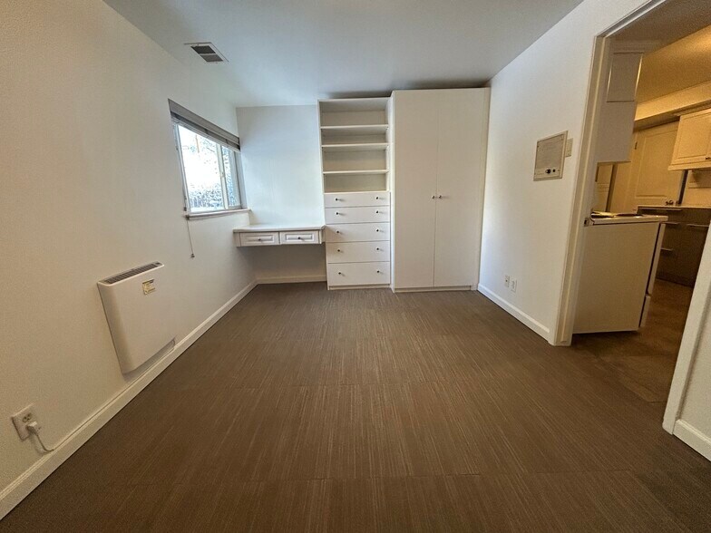 Building Photo - 6555 W 10th Pl