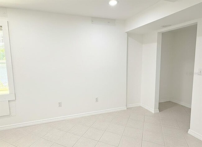 Building Photo - 707 40th St W