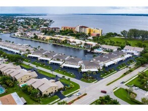 Building Photo - AVAILABLE NOW! Waterfront 2 Bed 2 Bath, Pr...