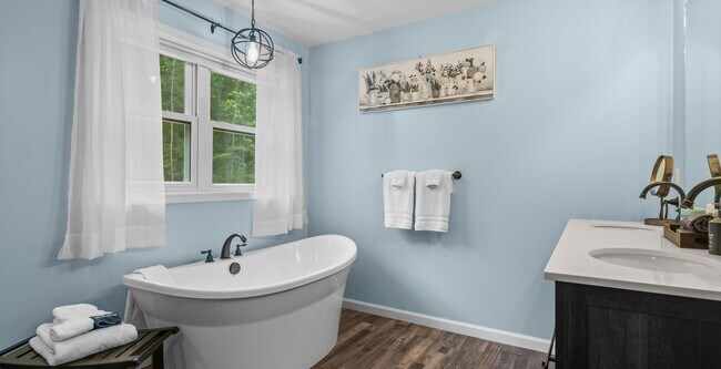 Building Photo - May & June Furnished Extended Stay Rental