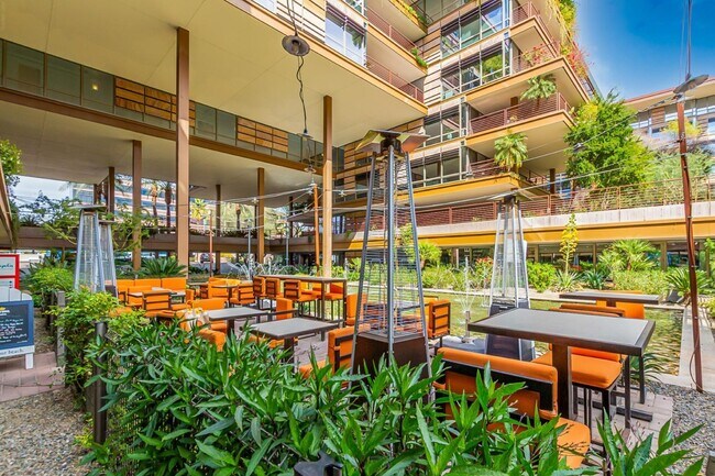 Building Photo - 7151 E Rancho Vista Dr