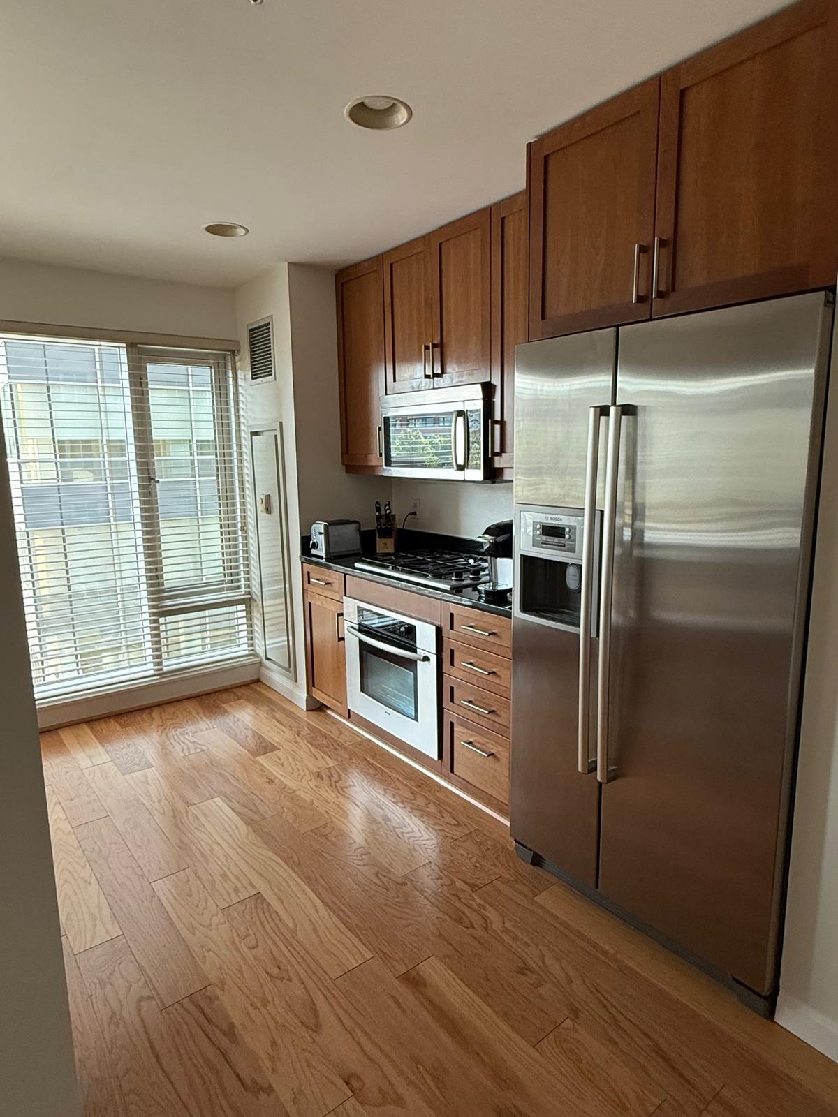 Building Photo - 100 Exchange St