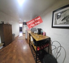 Building Photo - 712 N Market St