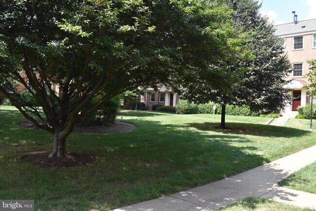 Building Photo - 2801 Arlington Blvd