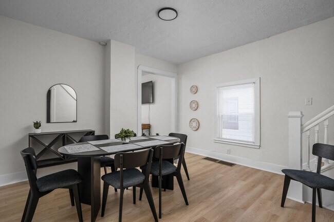 Building Photo - 211 N Addison St