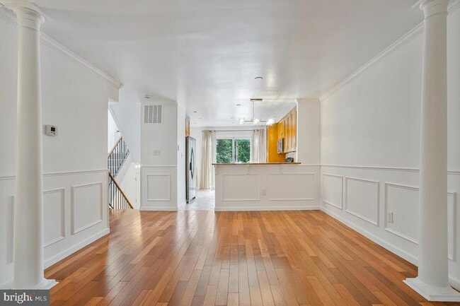 Building Photo - 205 Castleton Pl