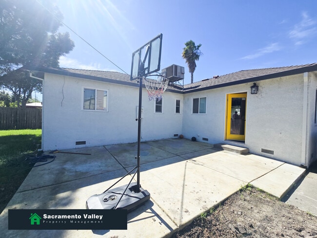 Building Photo - 7625 Lytle St