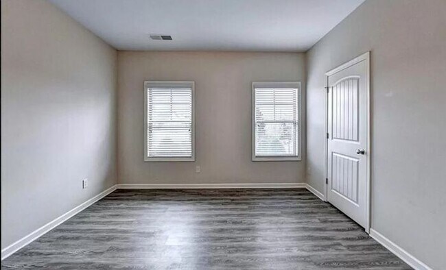 Building Photo - 5076 Apple Grove Rd NE