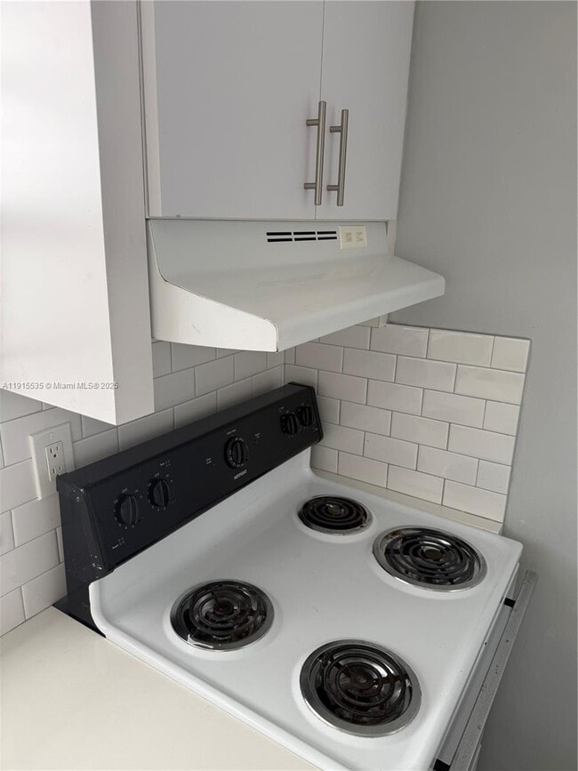 Building Photo - 7915 Harding Ave