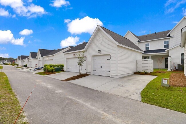 Building Photo - 266 Symphony Ave