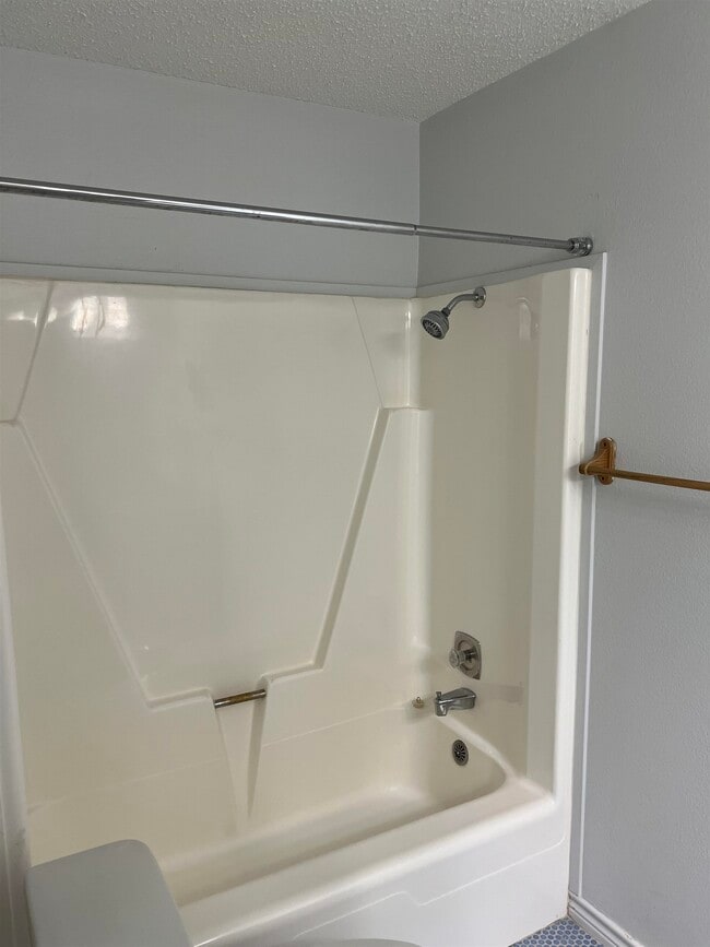 Building Photo - 1749 Bluebonnet Ln