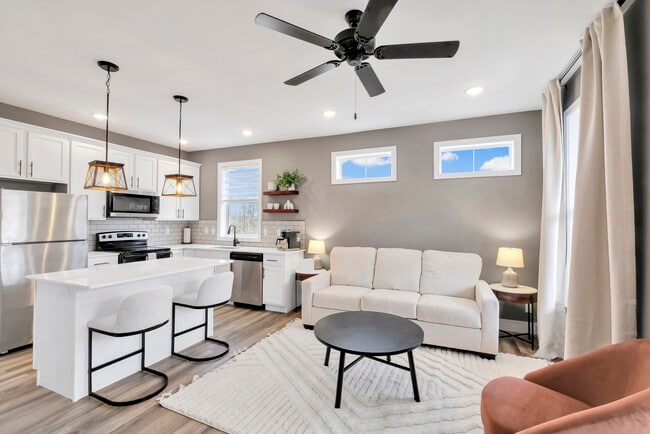 Building Photo - 214 Great Loop E Dr