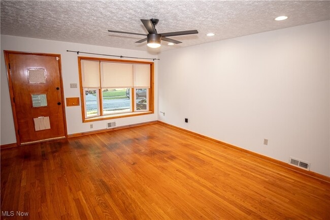 Building Photo - 14014 Emery Ave